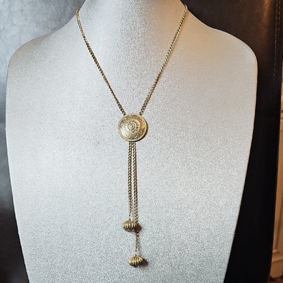 Jewelry - Elegant Gold Pendant Necklace